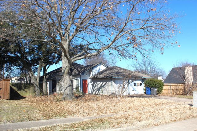 204 Hollywood Drive, Glenn Heights, TX 75154