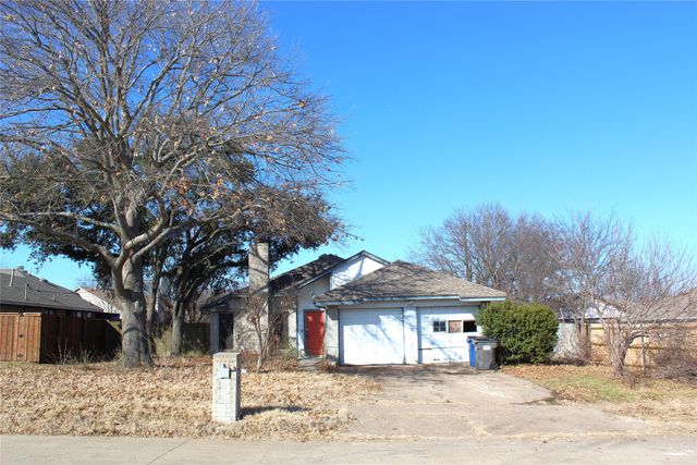 204 Hollywood Drive, Glenn Heights, TX 75154