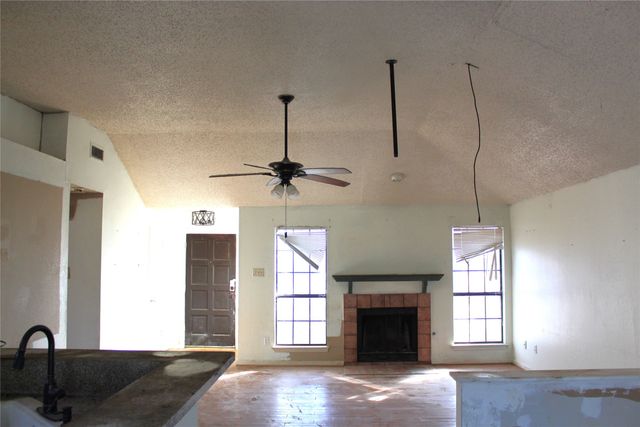 204 Hollywood Drive, Glenn Heights, TX 75154