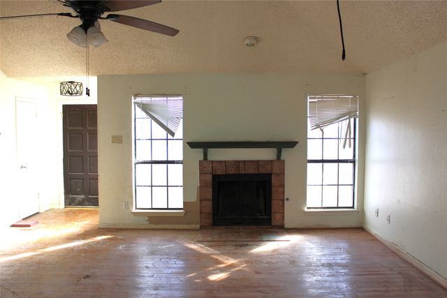 204 Hollywood Drive, Glenn Heights, TX 75154