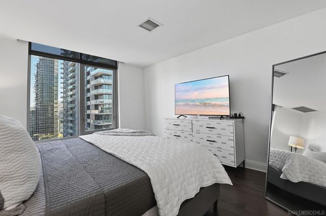 425 W Beech 1702, San Diego, CA 92101