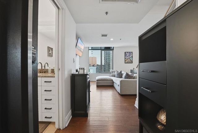 425 W Beech 1702, San Diego, CA 92101