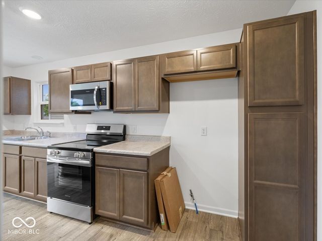 558 Plowman Drive, Shelbyville, IN 46176