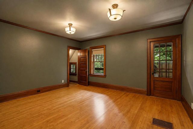 6789 N Elm Tree ROAD, Glendale, WI 53217