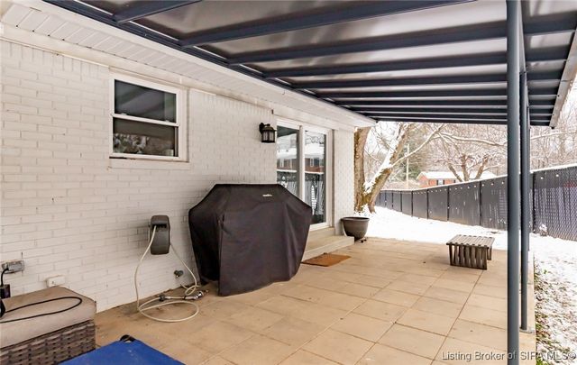 2828 Andrea Drive, Floyds Knobs, IN 47119