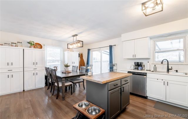 2828 Andrea Drive, Floyds Knobs, IN 47119