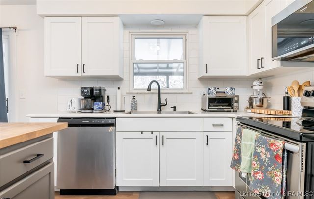 2828 Andrea Drive, Floyds Knobs, IN 47119