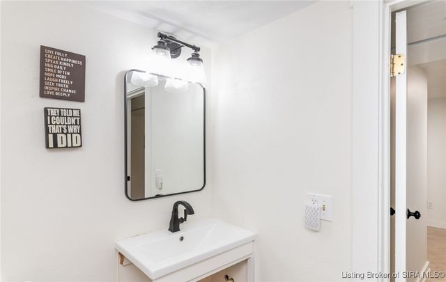 2828 Andrea Drive, Floyds Knobs, IN 47119