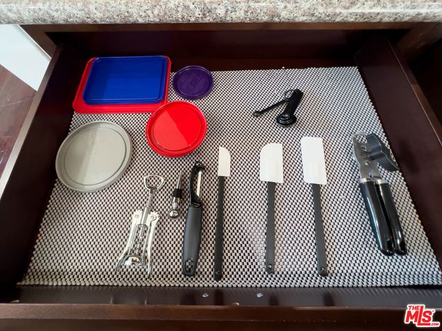 8122 Wynne Avenue, Reseda, CA 91335