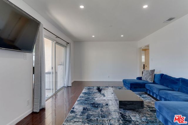 8122 Wynne Avenue, Reseda, CA 91335