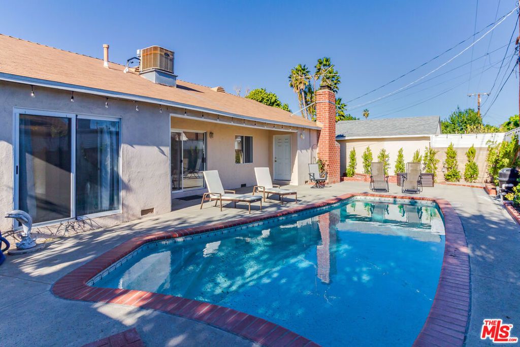 8122 Wynne Avenue, Reseda, CA 91335