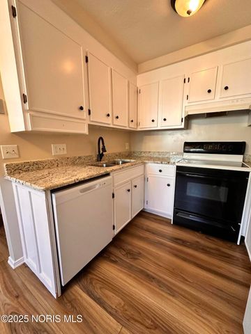 11 Meadowbrook Drive, Perrysburg, OH 43551