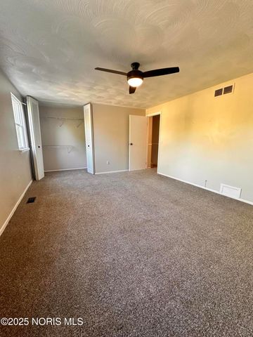 11 Meadowbrook Drive, Perrysburg, OH 43551