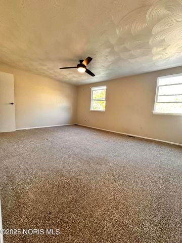 11 Meadowbrook Drive, Perrysburg, OH 43551