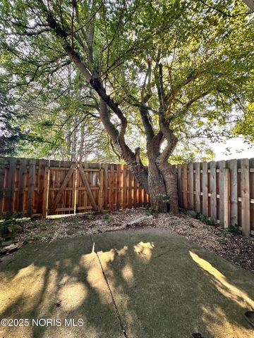 11 Meadowbrook Drive, Perrysburg, OH 43551