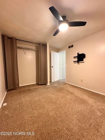 11 Meadowbrook Drive, Perrysburg, OH 43551