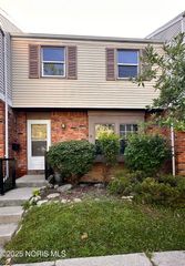 11 Meadowbrook Drive, Perrysburg, OH 43551