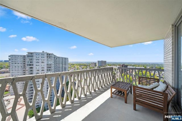2100 Linwood Avenue 21J, Fort Lee, NJ 07024