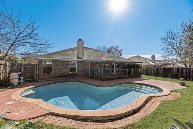 637 Manchester Drive, Mansfield, TX 76063