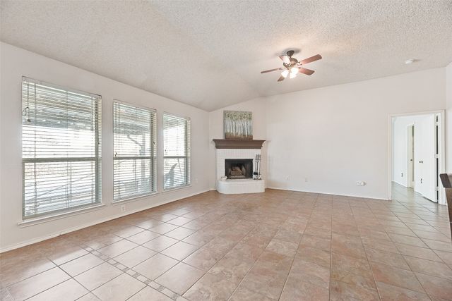 637 Manchester Drive, Mansfield, TX 76063