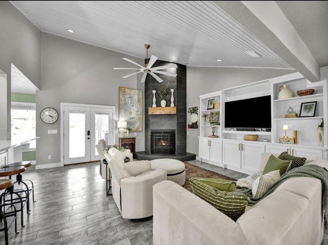 608 Casas Del Norte Court, Granbury, TX 76049