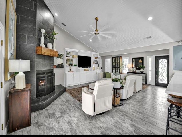 608 Casas Del Norte Court, Granbury, TX 76049