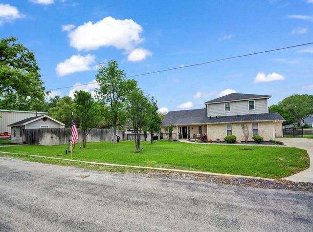 608 Casas Del Norte Court, Granbury, TX 76049