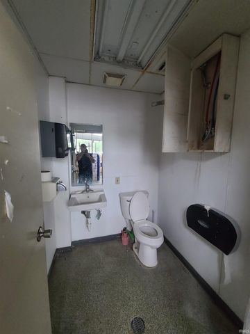 2811 Cassopolis Street, Elkhart, IN 46514