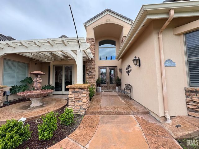 15507 Casa Club Drive, Bakersfield, CA 93306