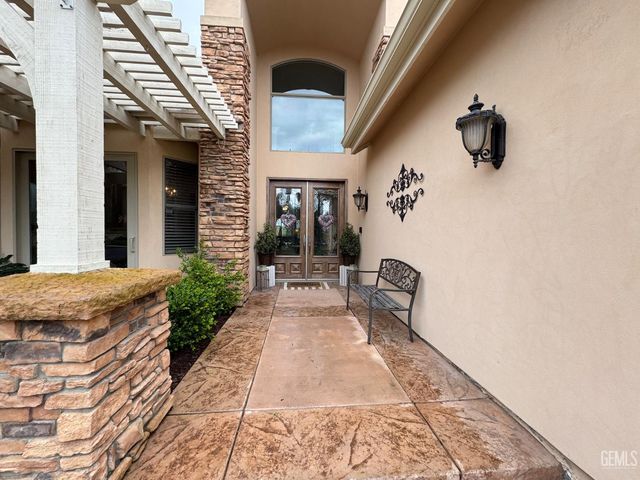 15507 Casa Club Drive, Bakersfield, CA 93306