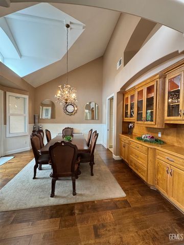 15507 Casa Club Drive, Bakersfield, CA 93306