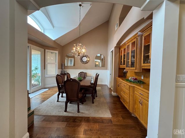 15507 Casa Club Drive, Bakersfield, CA 93306