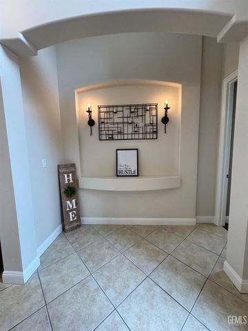 15507 Casa Club Drive, Bakersfield, CA 93306