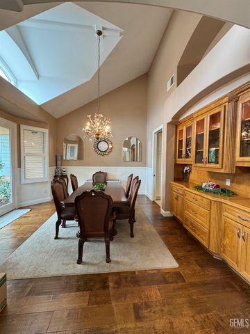 15507 Casa Club Drive, Bakersfield, CA 93306