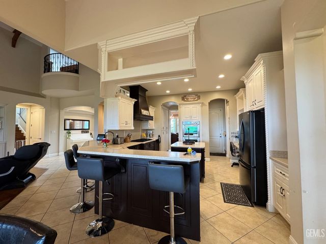 15507 Casa Club Drive, Bakersfield, CA 93306