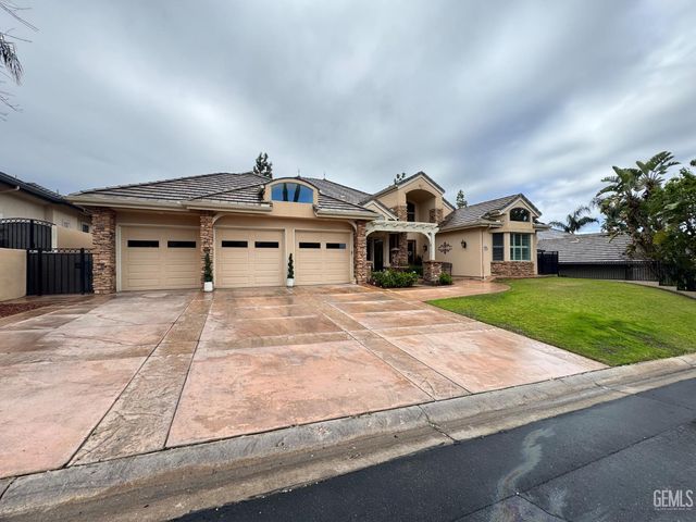 15507 Casa Club Drive, Bakersfield, CA 93306