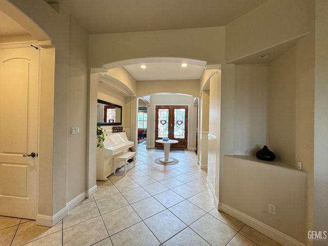 15507 Casa Club Drive, Bakersfield, CA 93306