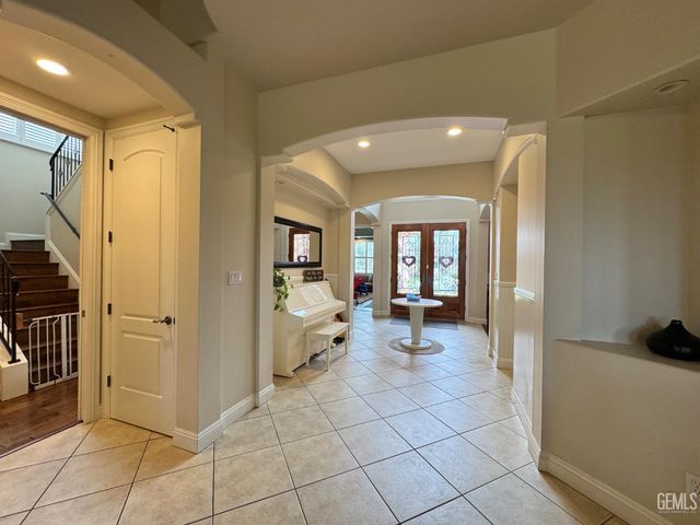 15507 Casa Club Drive, Bakersfield, CA 93306