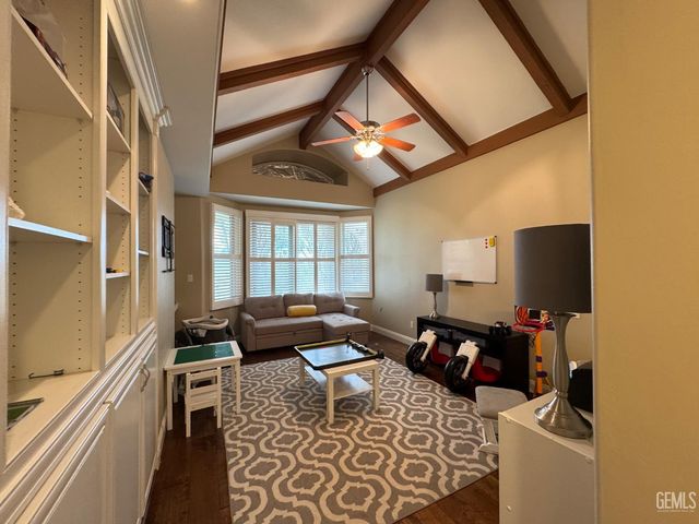 15507 Casa Club Drive, Bakersfield, CA 93306