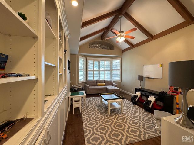 15507 Casa Club Drive, Bakersfield, CA 93306