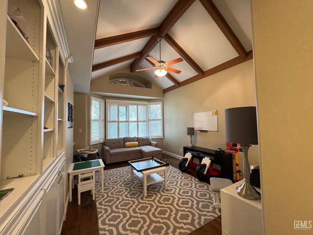 15507 Casa Club Drive, Bakersfield, CA 93306