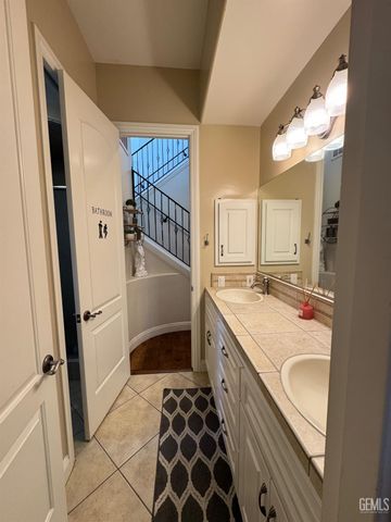 15507 Casa Club Drive, Bakersfield, CA 93306