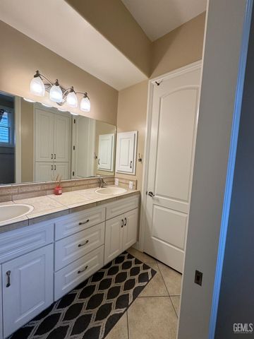 15507 Casa Club Drive, Bakersfield, CA 93306