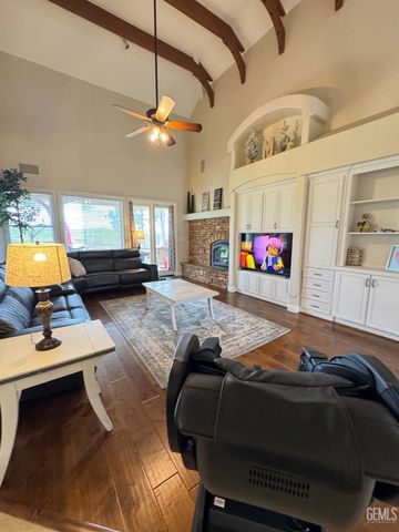 15507 Casa Club Drive, Bakersfield, CA 93306