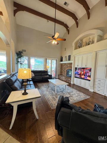 15507 Casa Club Drive, Bakersfield, CA 93306