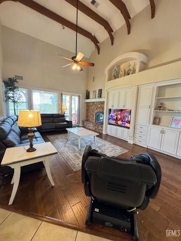 15507 Casa Club Drive, Bakersfield, CA 93306