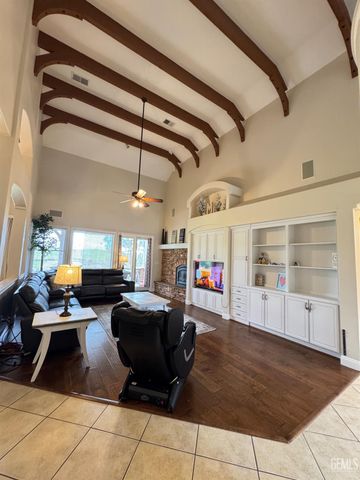 15507 Casa Club Drive, Bakersfield, CA 93306