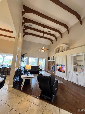 15507 Casa Club Drive, Bakersfield, CA 93306