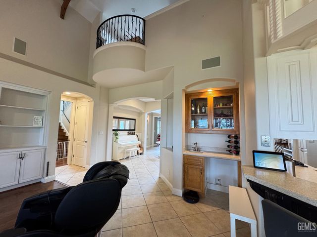 15507 Casa Club Drive, Bakersfield, CA 93306