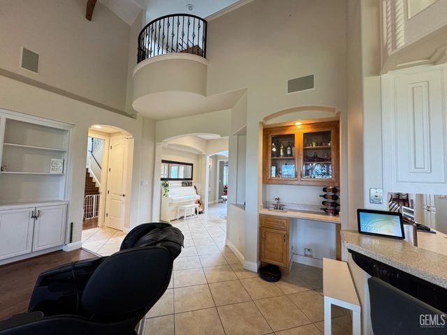 15507 Casa Club Drive, Bakersfield, CA 93306